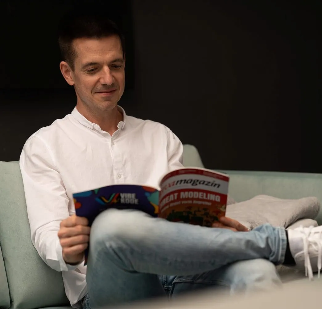 Sven Woltmann reading Java Magazin